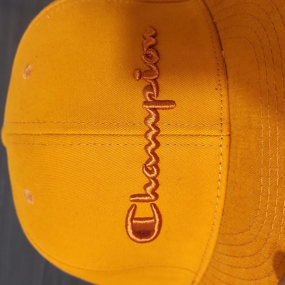 Champion snap back hat - Picture 7 of 7
